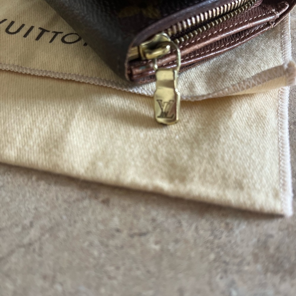 Louis Vuitton Wallet - Picture 10 of 10